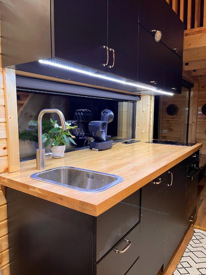 Moodysun Studio, Remote Tiny Home Comarnic Eksteriør billede